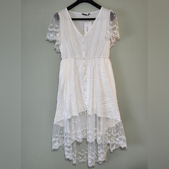 BloomChic Dresses & Skirts - NWT BloomChic White Ruffle Sleeve Lace Hem High Low Dress Cottagecore Size 12